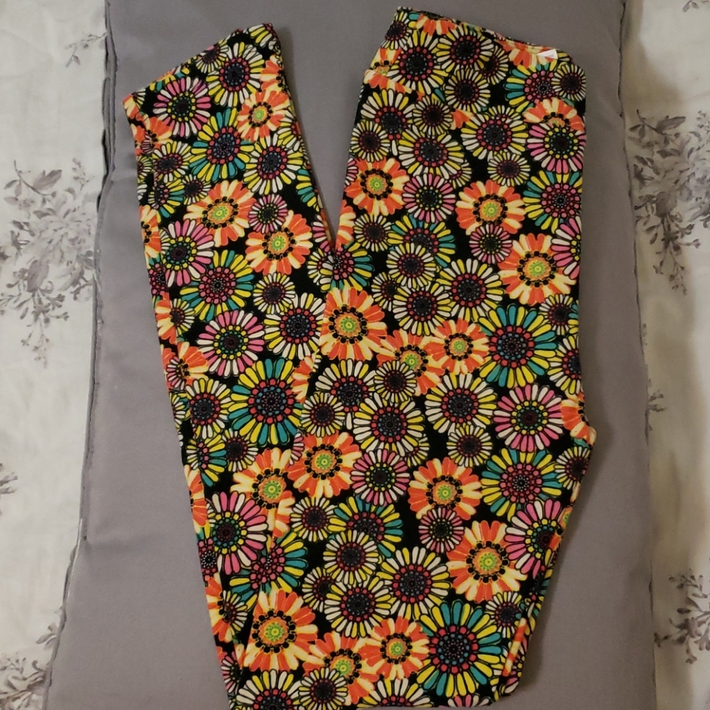 Black floral leggings